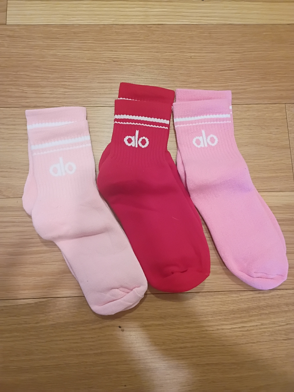 ALO Yoga 3 Pairs Half Crew Socks in Light Pink, Pink & Red